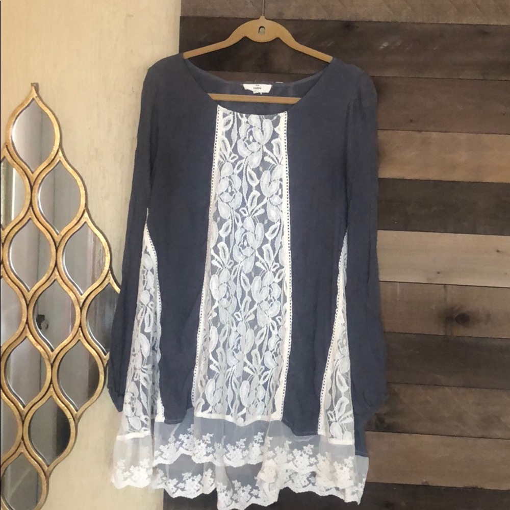 Entro Blue-Gray Tunic with Cream Lace Detail - Med